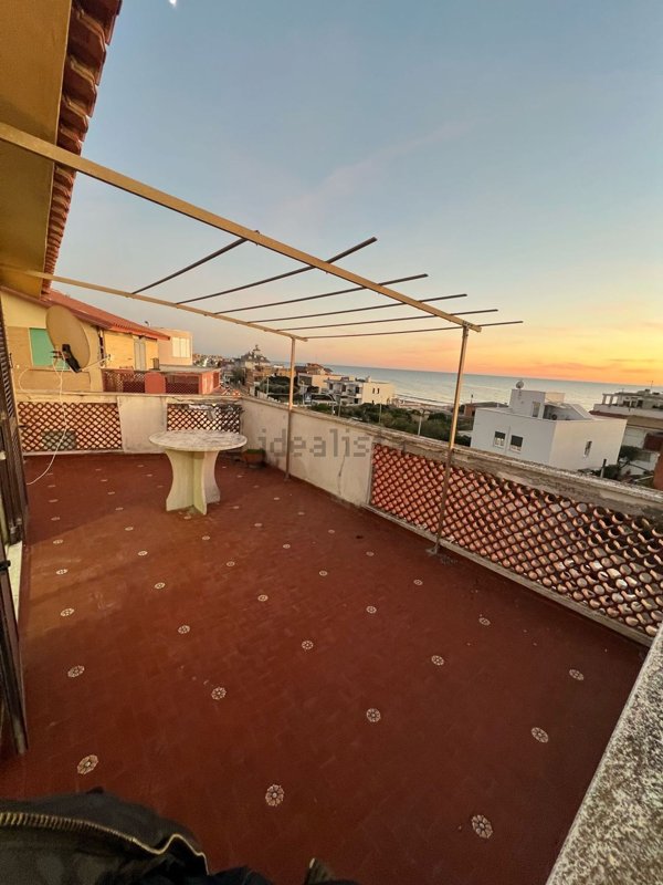 appartamento in vendita a Pomezia in zona Campo Ascolano