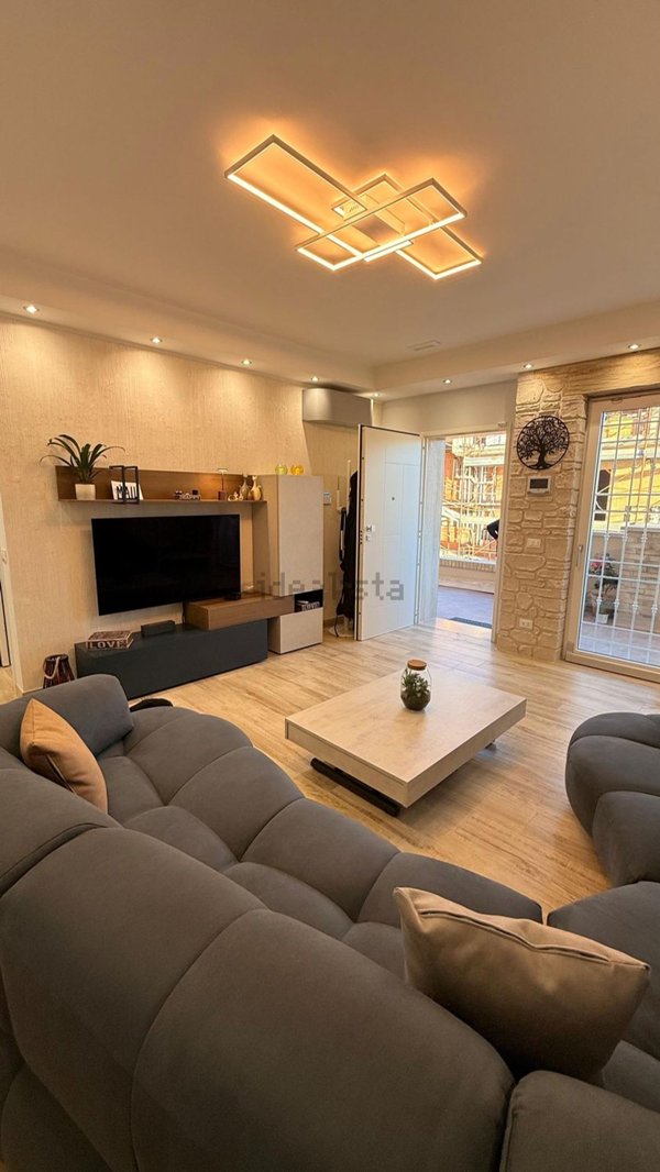 appartamento in vendita a Pomezia in zona Torvaianica Alta