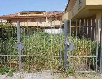 appartamento in vendita a Pomezia in zona Torvaianica