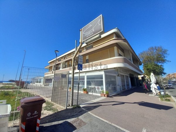 appartamento in vendita a Pomezia in zona Torvaianica