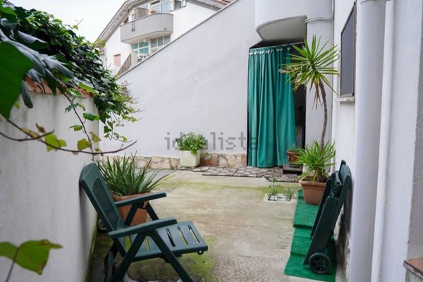 appartamento in vendita a Pomezia in zona Campo Ascolano