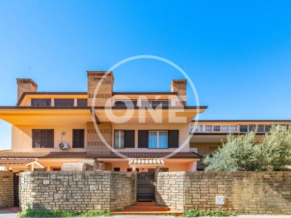 casa indipendente in vendita a Pomezia
