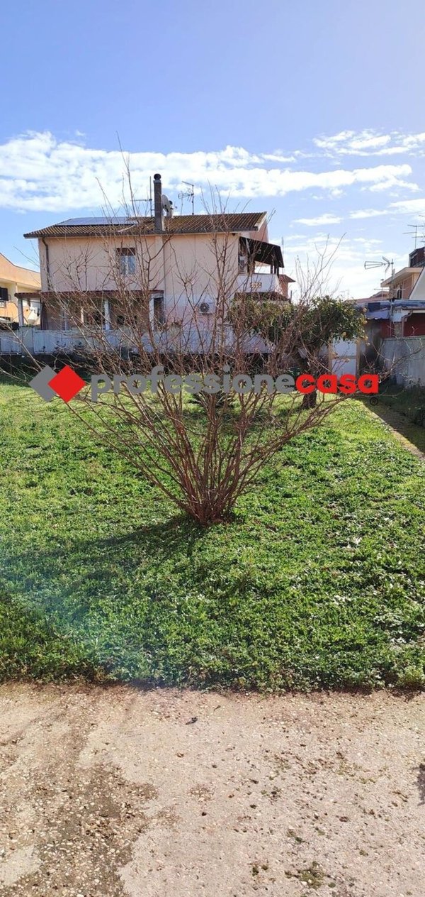 casa indipendente in vendita a Pomezia