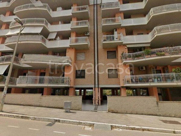 locale commerciale in vendita a Pomezia