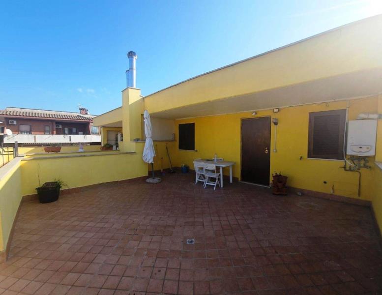 appartamento in vendita a Pomezia in zona Torvaianica Alta