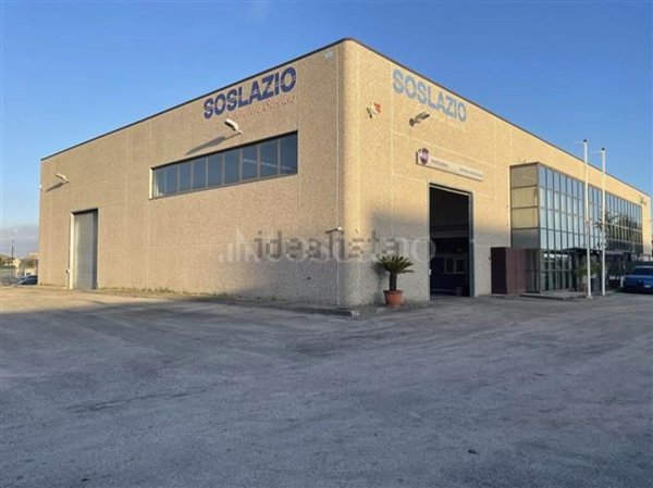 capannone in vendita a Pomezia