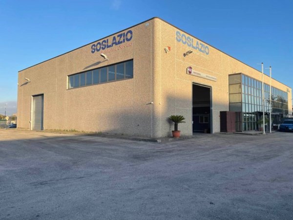 capannone in vendita a Pomezia