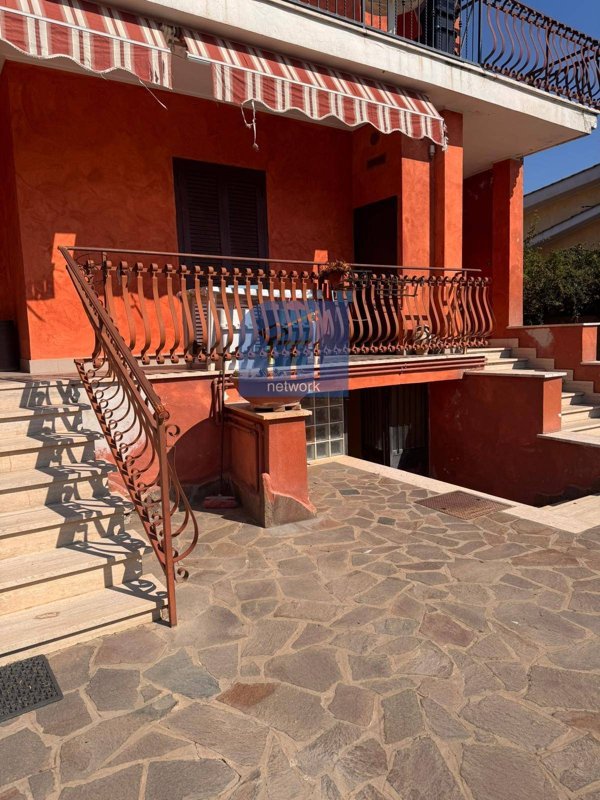 casa indipendente in vendita a Pomezia in zona Campo Jemini