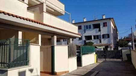 appartamento in vendita a Pomezia in zona Torvaianica