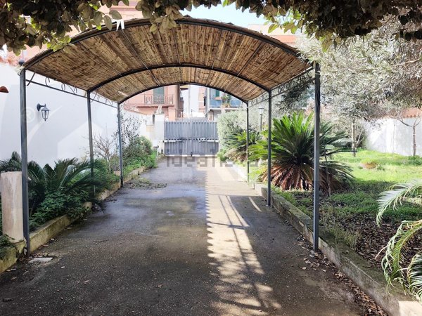 appartamento in vendita a Pomezia in zona Torvaianica