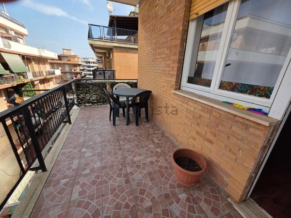 appartamento in vendita a Pomezia in zona Torvaianica