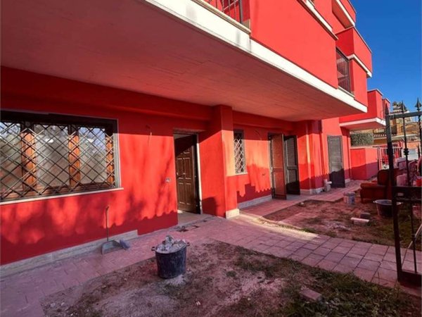 appartamento in vendita a Pomezia in zona Campo Ascolano