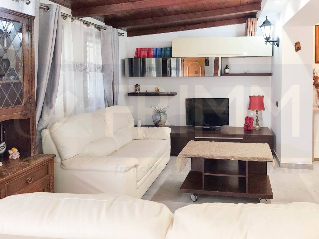 casa indipendente in vendita a Pomezia in zona Torvaianica