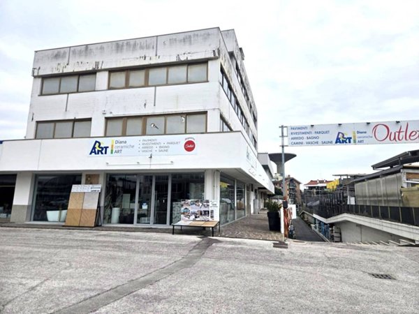 ufficio in vendita a Pomezia