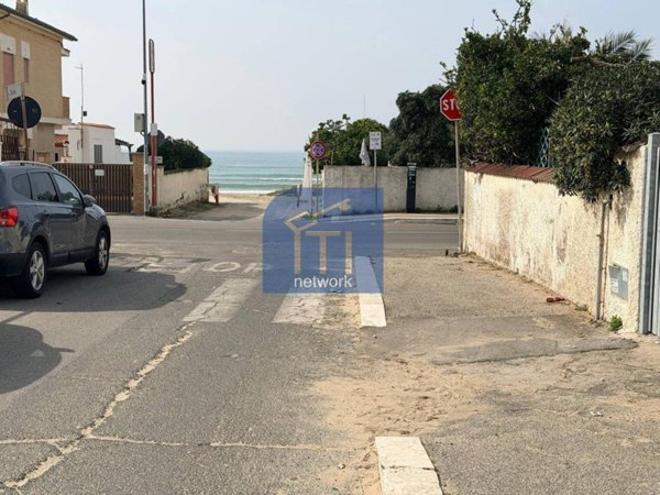 appartamento in vendita a Pomezia in zona Torvaianica