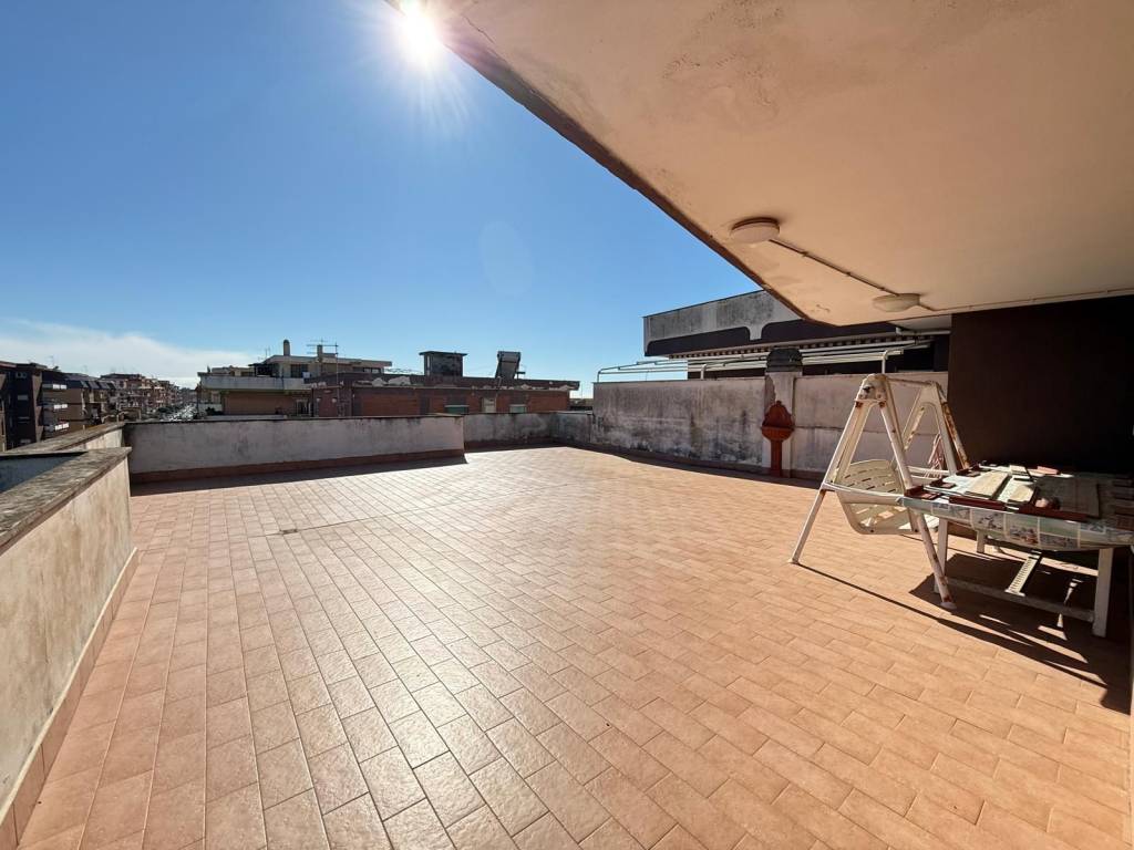 appartamento in vendita a Pomezia in zona Torvaianica