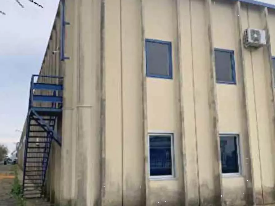 capannone in vendita a Pomezia