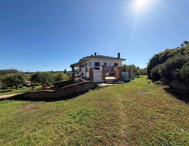 casa indipendente in vendita a Pomezia