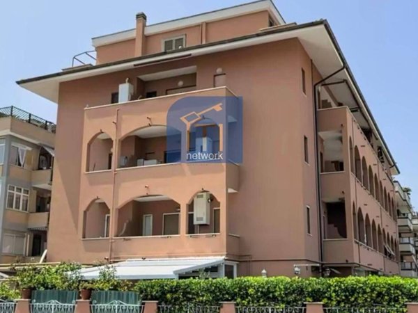 appartamento in vendita a Pomezia in zona Torvaianica