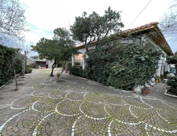casa indipendente in vendita a Pomezia in zona Torvaianica
