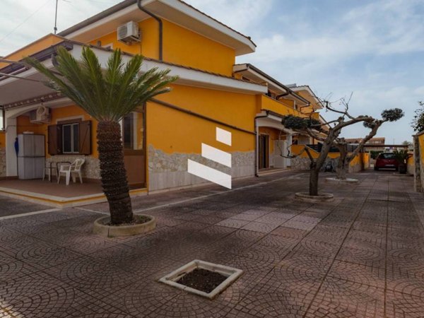 casa indipendente in vendita a Pomezia in zona Campo Selva