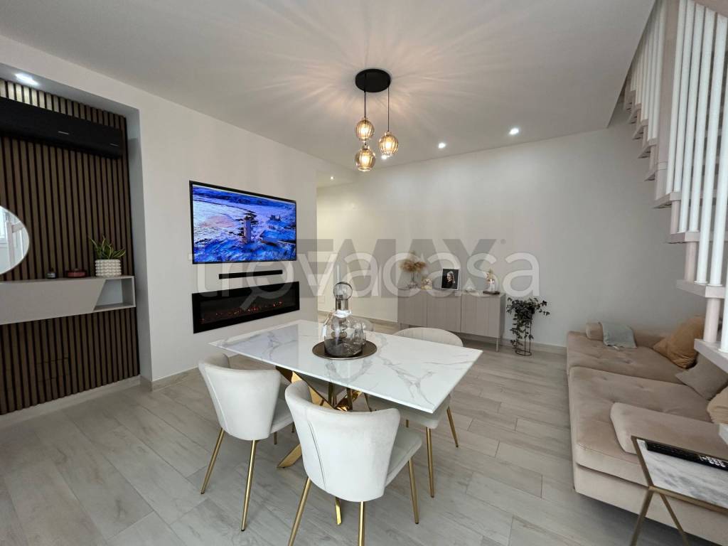 appartamento in vendita a Pomezia in zona Torvaianica Alta