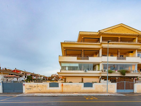 appartamento in vendita a Pomezia in zona Torvaianica