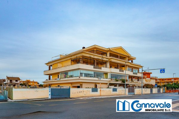 appartamento in vendita a Pomezia in zona Campo Ascolano