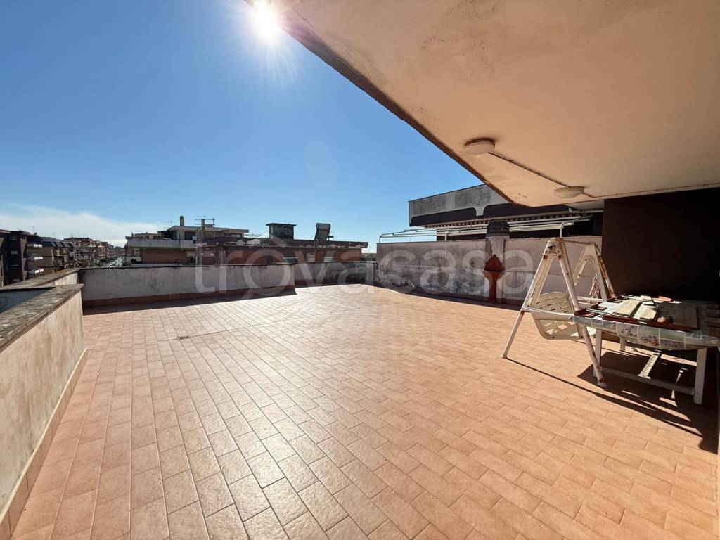 appartamento in vendita a Pomezia in zona Torvaianica