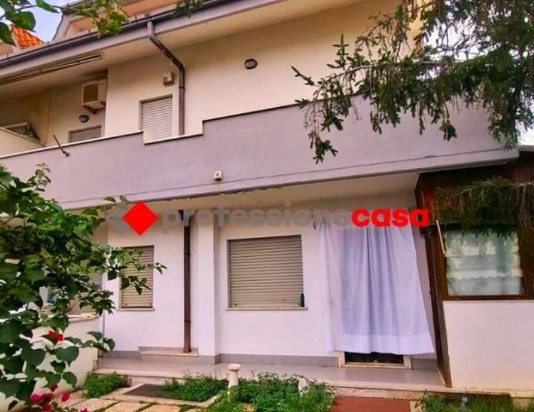 casa indipendente in vendita a Pomezia
