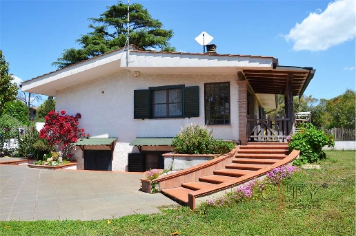 casa indipendente in vendita a Pomezia in zona Castagnetta