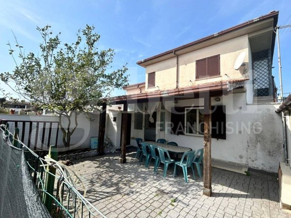 appartamento in vendita a Pomezia in zona Torvaianica