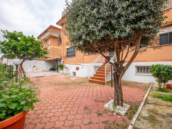 appartamento in vendita a Pomezia in zona Torvaianica