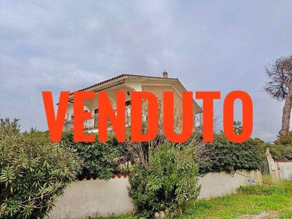 appartamento in vendita a Pomezia in zona Torvaianica