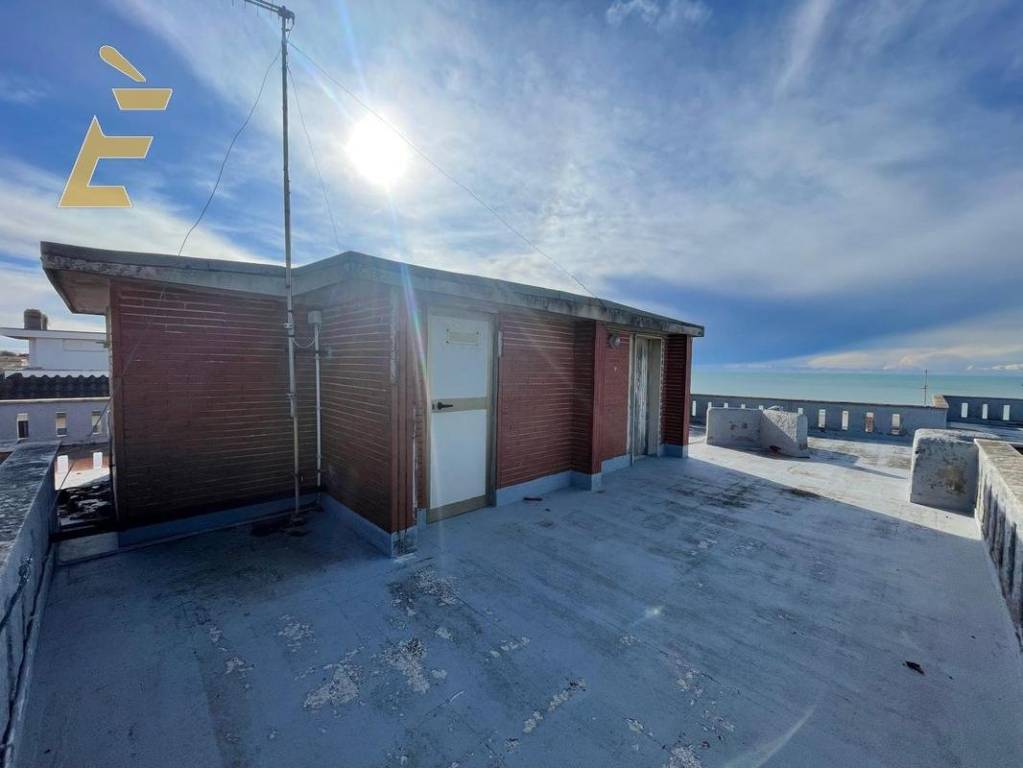 appartamento in vendita a Pomezia in zona Torvaianica