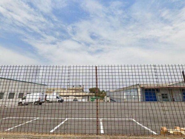 locale commerciale in vendita a Pomezia