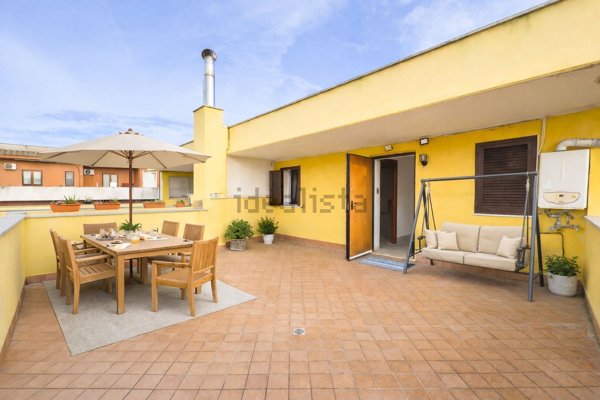 appartamento in vendita a Pomezia in zona Torvaianica Alta