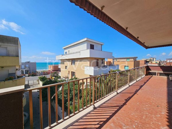 appartamento in vendita a Pomezia in zona Torvaianica