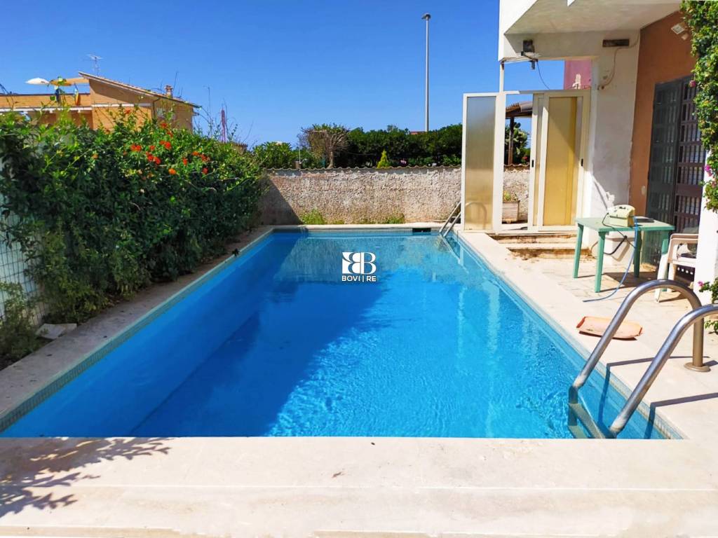 appartamento in vendita a Pomezia in zona Torvaianica