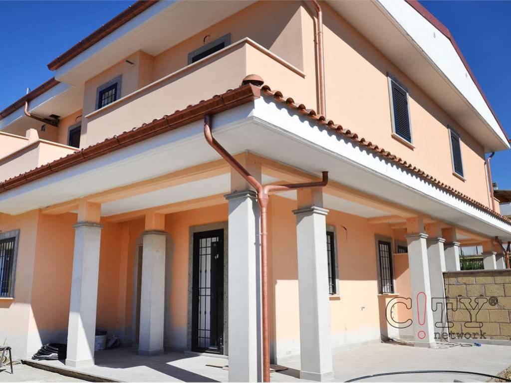 casa indipendente in vendita a Pomezia in zona Campo Selva