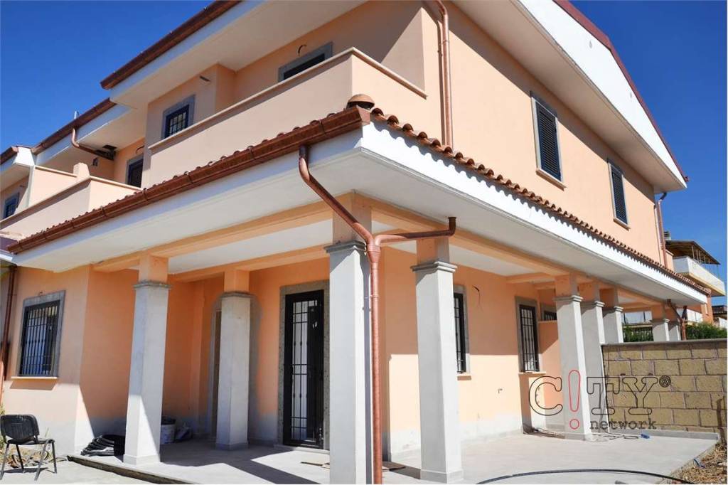 casa indipendente in vendita a Pomezia