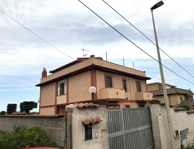 appartamento in vendita a Pomezia in zona Torvaianica