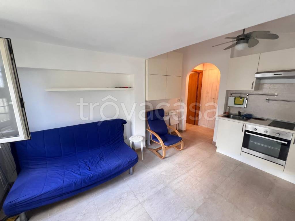 appartamento in vendita a Pomezia in zona Torvaianica