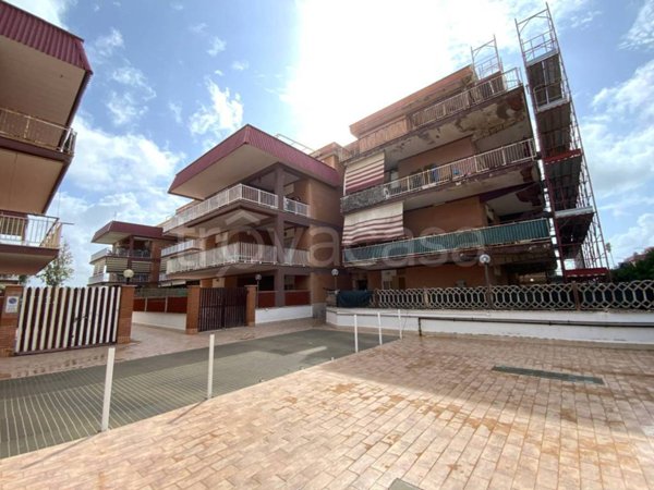 appartamento in vendita a Pomezia in zona Torvaianica