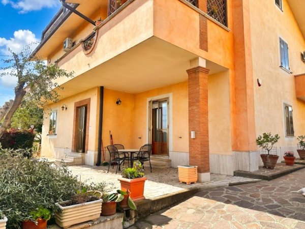 appartamento in vendita a Pomezia in zona Santa Procula