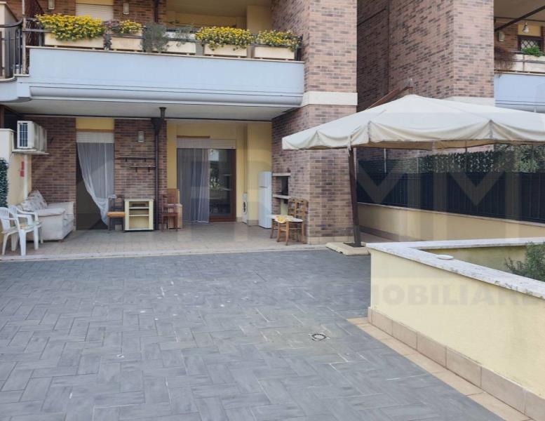 appartamento in vendita a Pomezia in zona Colli di Enea