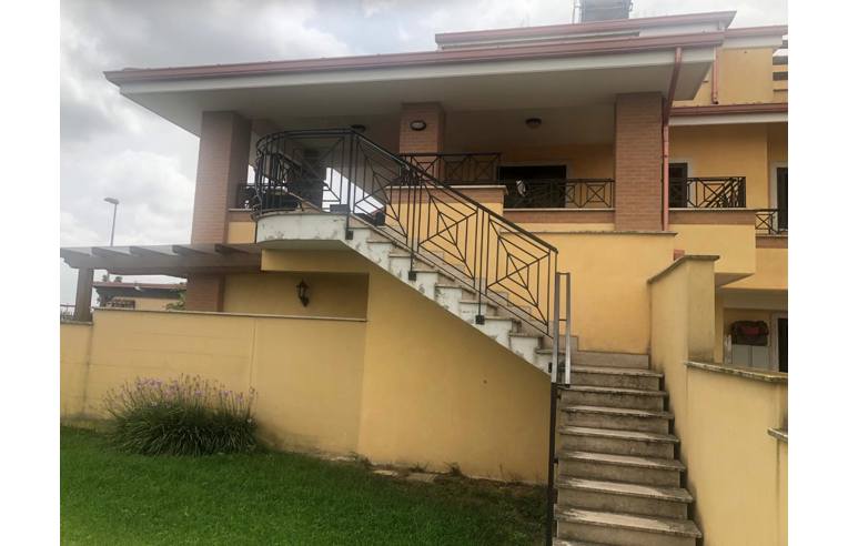 casa indipendente in vendita a Pomezia in zona Viceré