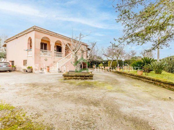 casa indipendente in vendita a Pomezia in zona Santa Palomba