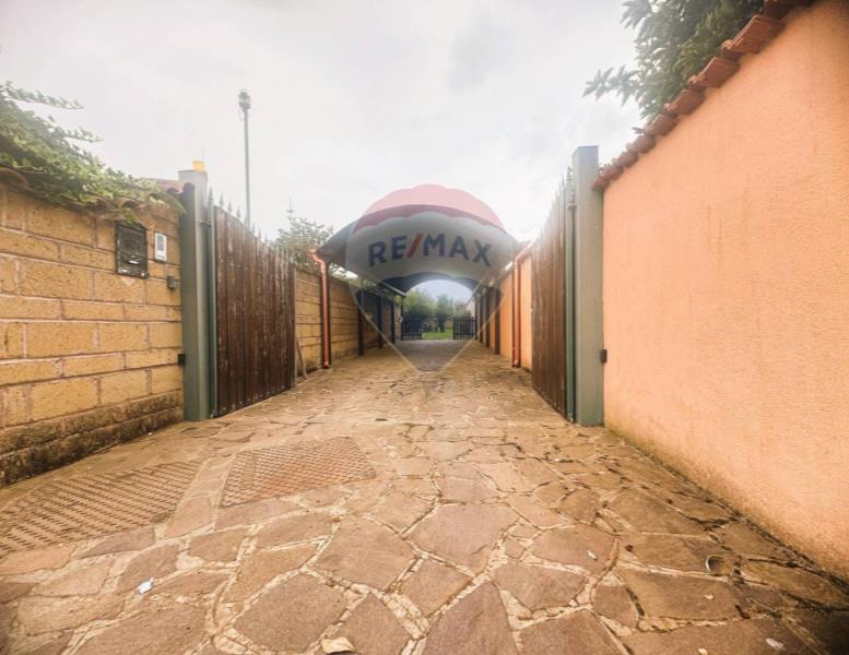 casa indipendente in vendita a Pomezia in zona Colli di Enea