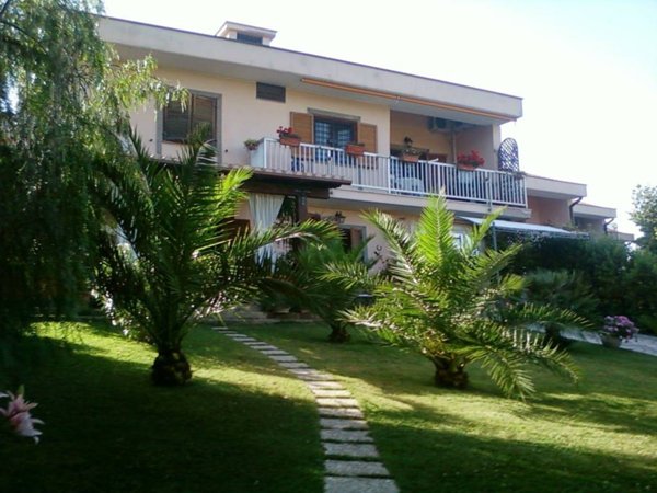 casa indipendente in vendita a Pomezia